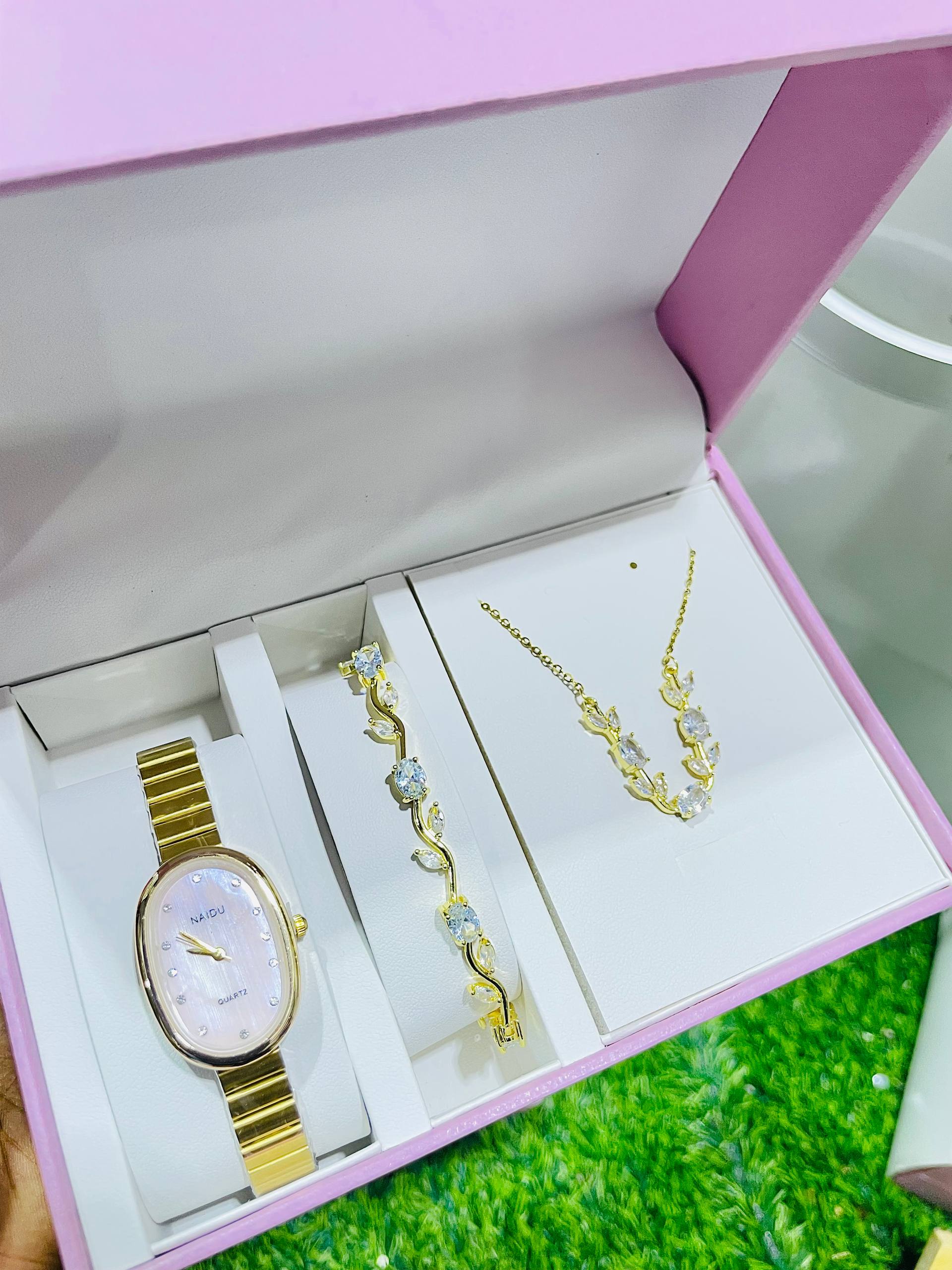 Female Tulip Jewelry Set